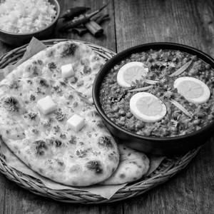 2 Butter Naan With Egg Kheema Curry