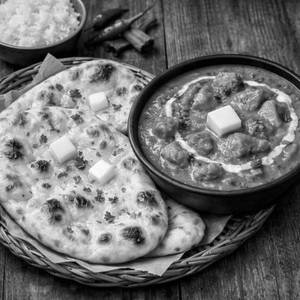 2 Butter Naan With Butter Chicken Curry