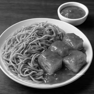 Hot Garlic Noodles With Paneer In Schezwan Sauce
