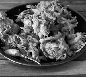 Vegetable onion pakoda