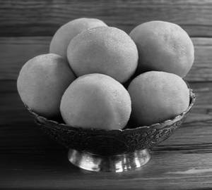 Besan laddu