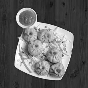 Veg momos steamed/fried  [5 pieces]