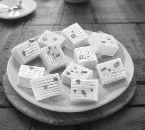 Plain barfi