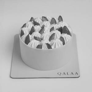 Fresh Strawberry Vanilla Cake