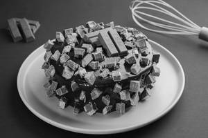 Kitkat Cake (500 Gms)