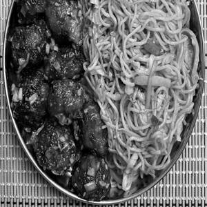 Veg Noodles With Manchurian