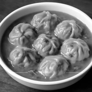 Gravy Momos (8 pcs)