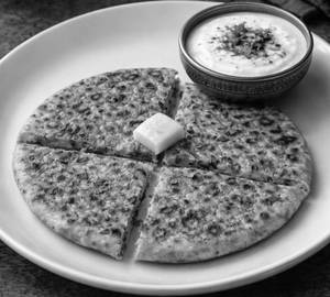 Aloo Pyaz Paratha With Dahi