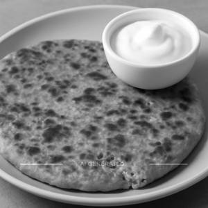 Gobi Paratha [With Curd]