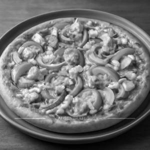 Medium Deluxe Veggie Pizza (Serves 2)