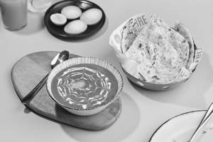 Dal Makhani With Indian Bread