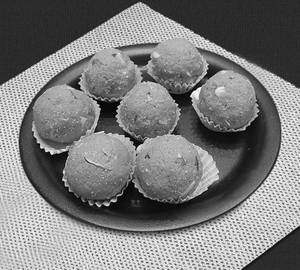Besan Laddu [250 Grams]