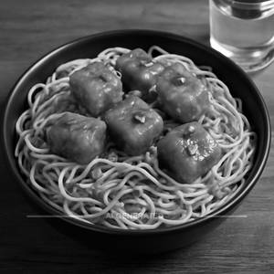 Hakka Noodles With Veg Manchurian Bowl