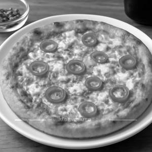 Spicy cheese pizza 