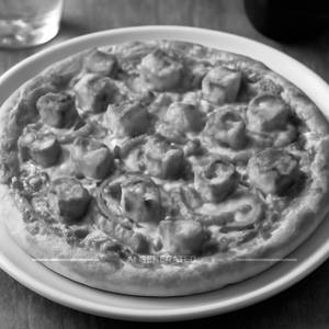 Medium Paneer Tikka Pizza (Serves 2)