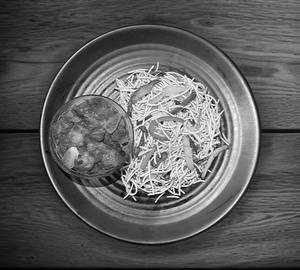 Veg Noodles With Chicken Manchurian [4 Pieces]