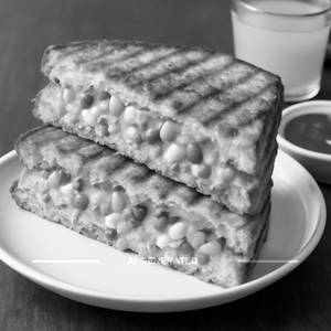 Cheese Chilli Corn Sandwich