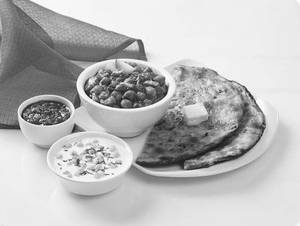Amritsari Kulcha 2 Pcs With (chole/ Dal Makhani)+ Raita+ Salad Chutney