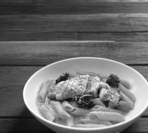 Pink sauce pasta chicken