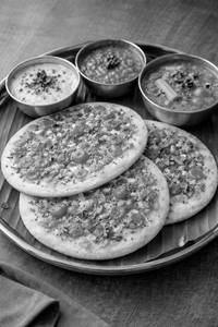 Tomato & Onion Uttapam