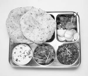 Chole Bhature (2 Pcs)