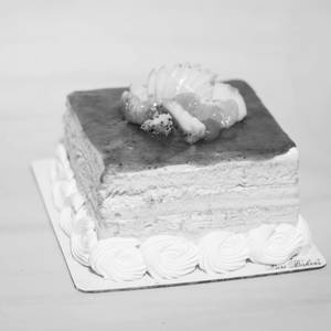 Strawberry Cake 800 Gm