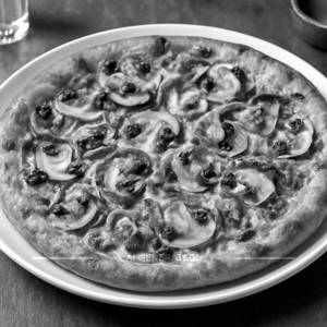 Mushroom and Onion Pizza