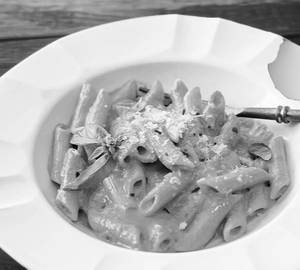 Pink sauce pasta veg