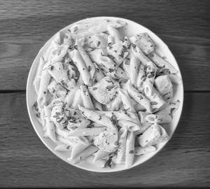 Alferdo pasta white sauce chicken