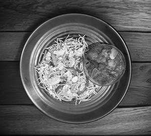 Egg Noodles With Chicken Manchurian [4 Pieces]