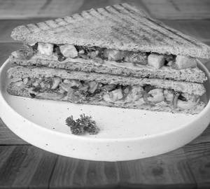 Creamy Paneer Sandwich (2pcs)