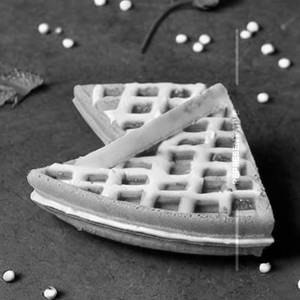 Pista Kunafa Lolly Waffle