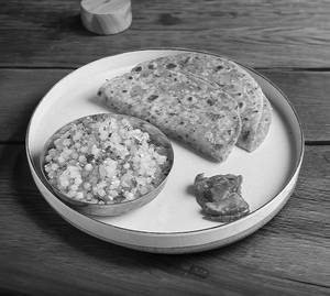 Sabudana Khichdi With 2 Thepla