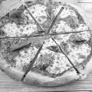 Classic Margherita Pizza - Large