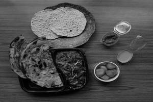 Chicken Bharta Garlic Laccha Paratha Combo Meal