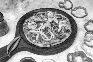 Chicken Capsicum Onion Pizza