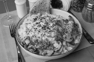 Mac & Cheese With Mushroom Pasta