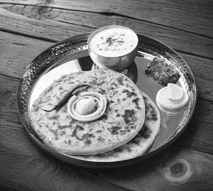Aloo Paratha With Dahi - Zero Maida