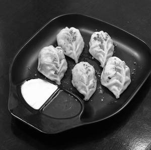 Chicken Steamed Momos [8 Pieces]