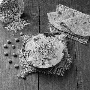 Upma And Sev With 2 Thepla