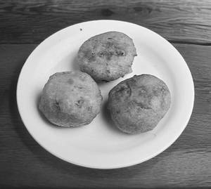 Homely Batata Vada And Chutney