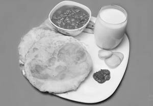 Chole Bhature [2 Bhature] With Lassi
