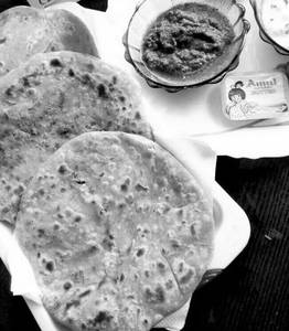 Aloo Paneer Pyaz Paratha