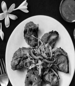 Achari Gravy Momos