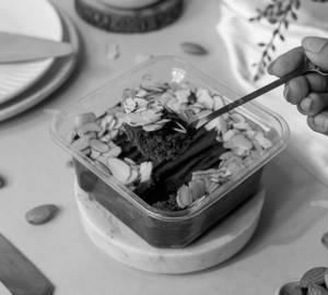 Vegan Chocolate Pastry and Gluten Free Dessert Tub 220 G