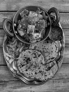 Kadhai Paneer + 4 Butter Roti