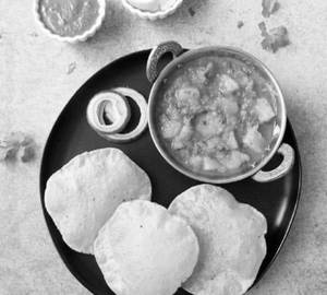 6 poori with aloo sabji