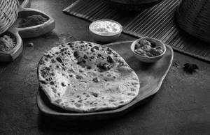 Punjabi Stuffed Parantha (tandoori) (1 Pcs)