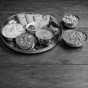 Veg Big Boss Tiffin Thali