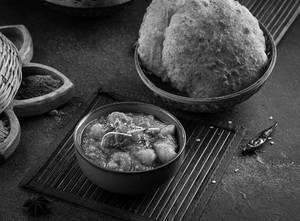 Chandni Chowk Bedmi Puri Sabzi (aloo Sabzi) (2 Puris)